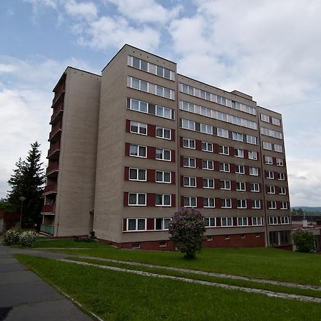 Hotel Domov Mladeze A Skolni Jidelna Karlovy Vary Exteriér fotografie