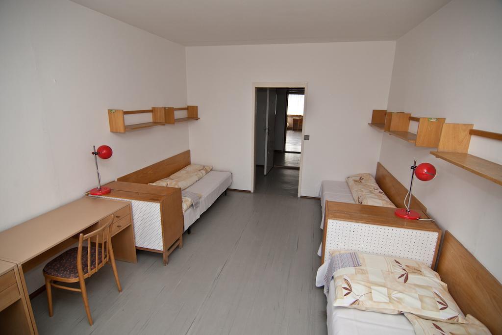 Hotel Domov Mladeze A Skolni Jidelna Karlovy Vary Pokoj fotografie